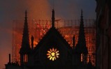 Rogo a Notre-Dame, la cattedrale di Parigi devastata dalle fiamme